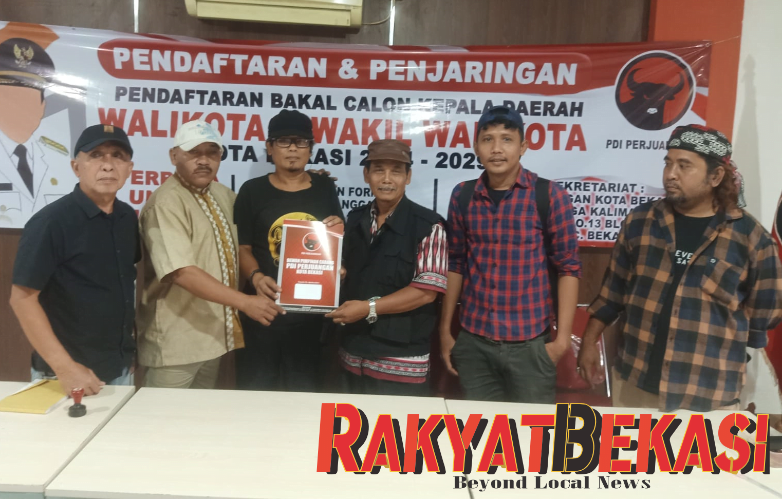 Ambil Formulir Balon Wali Kota Bekasi Laga Comeback Mochtar Mohamad